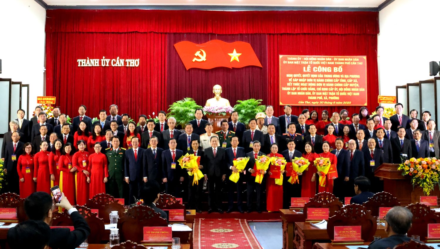 Công bố các lãnh đạo chủ chốt của thành phố Cần Thơ mới